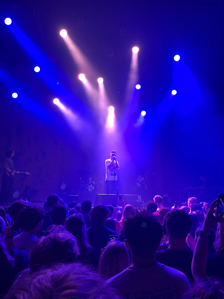 foto van concert Loyle Carner